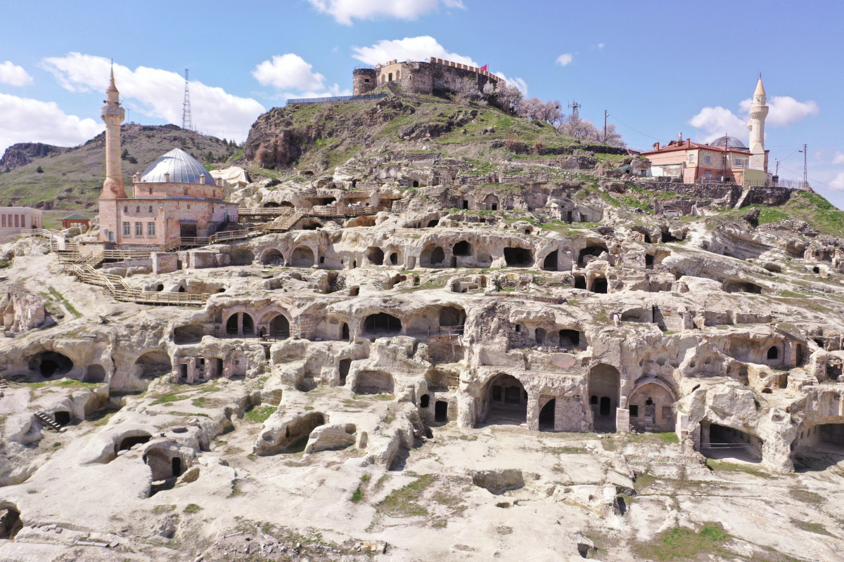Troglodite settlement